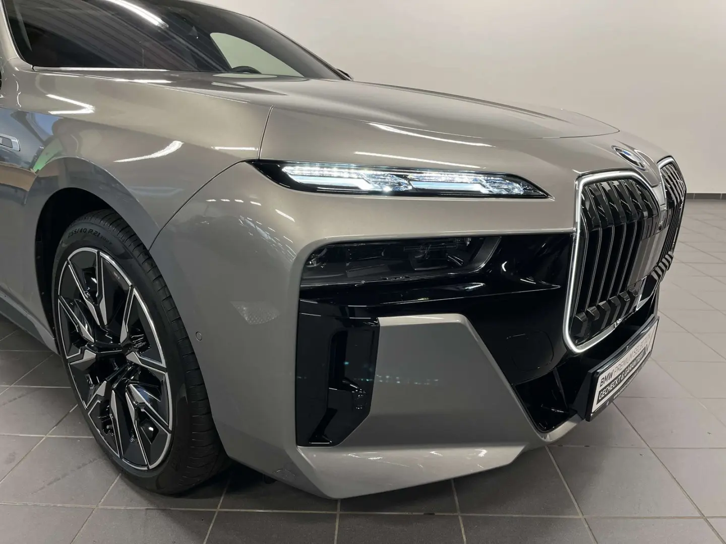 i7 M70 xDrive TV PANO ACC 360 KAM RFK NAVI Stand