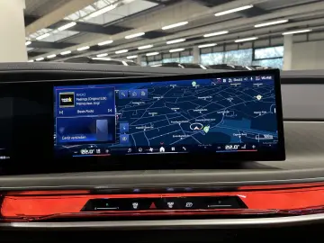 i7 M70 xDrive TV PANO ACC 360 KAM RFK NAVI Stand