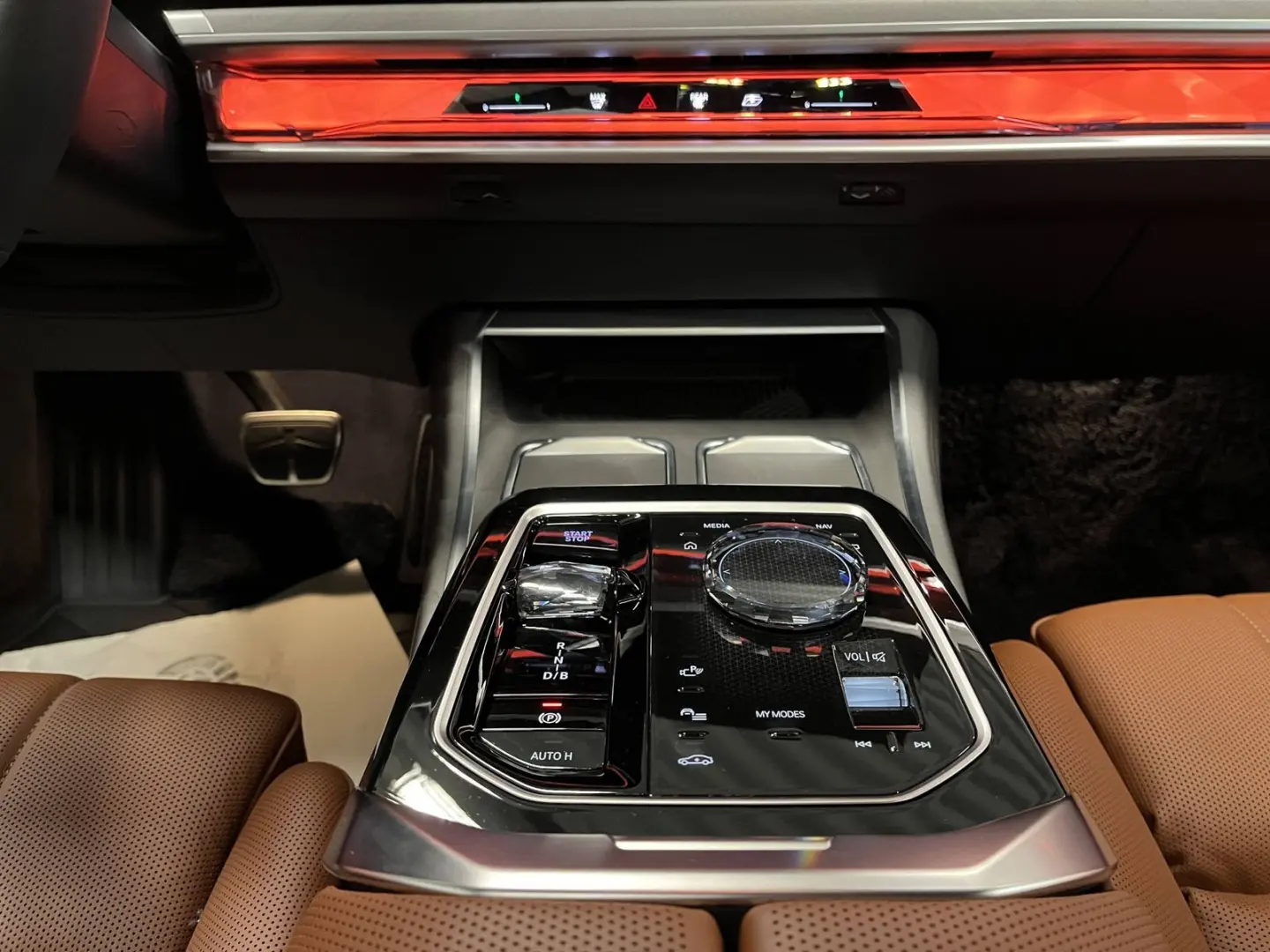 i7 M70 xDrive TV PANO ACC 360 KAM RFK NAVI Stand