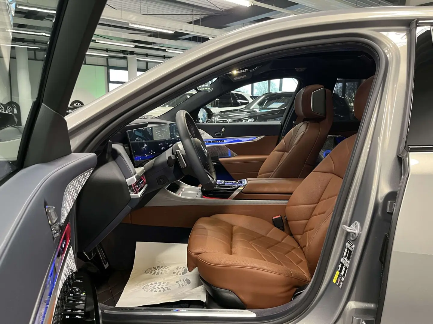 i7 M70 xDrive TV PANO ACC 360 KAM RFK NAVI Stand