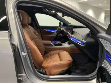 i7 M70 xDrive TV PANO ACC 360 KAM RFK NAVI Stand