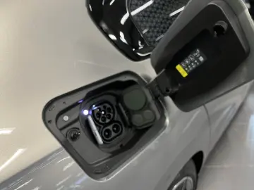 i7 M70 xDrive TV PANO ACC 360 KAM RFK NAVI Stand