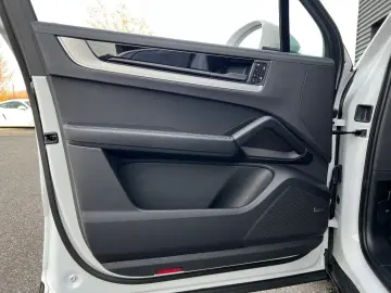 Cayenne E-Hybrid   BOSE   Head-Up   HD-Matrix