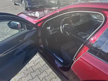 i7 M70 xDrive  B&W FondEntert UPE  EUR 217.630 -