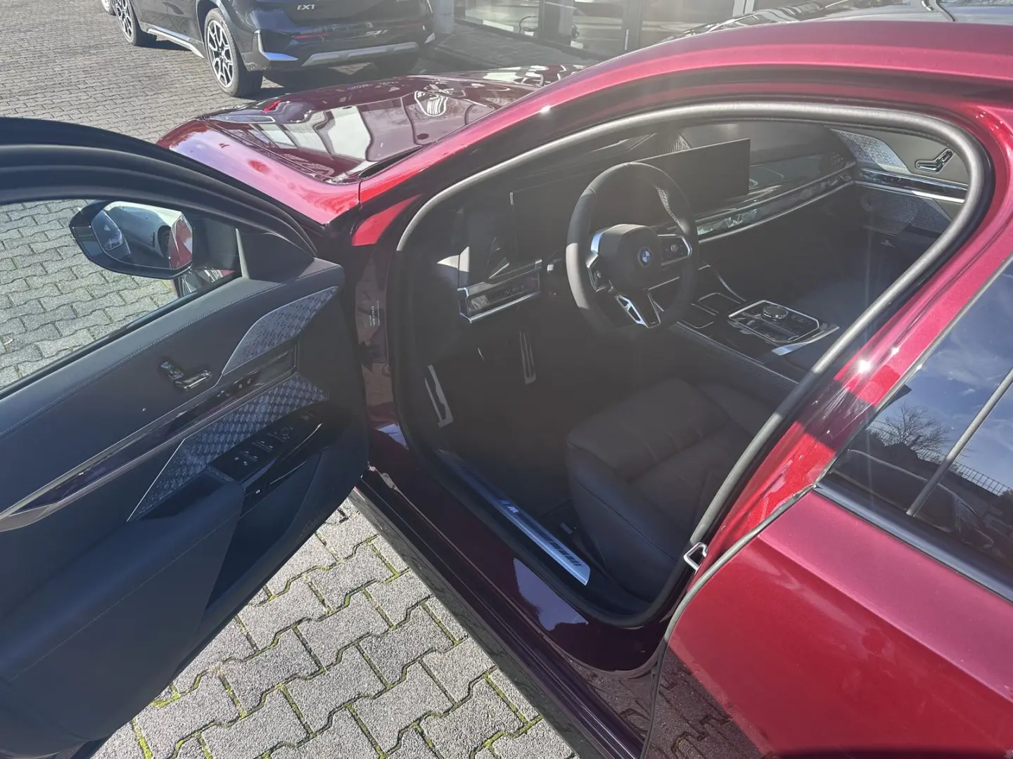 i7 M70 xDrive  B&W FondEntert UPE  EUR 217.630 -