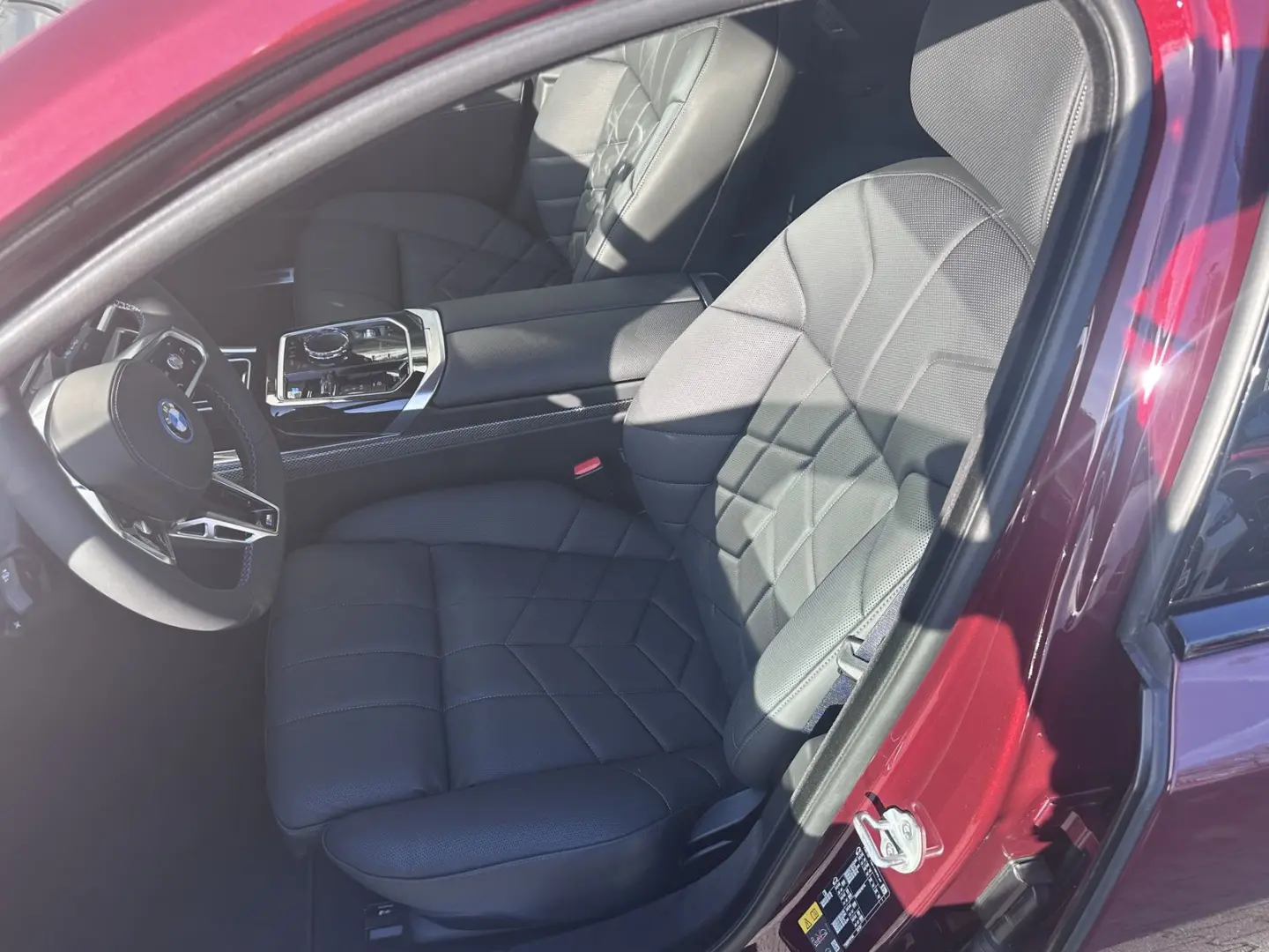 i7 M70 xDrive  B&W FondEntert UPE  EUR 217.630 -