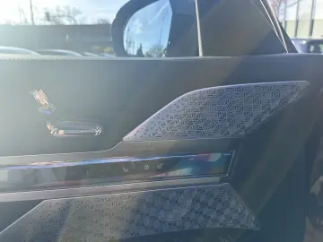 i7 M70 xDrive  B&W FondEntert UPE  EUR 217.630 -