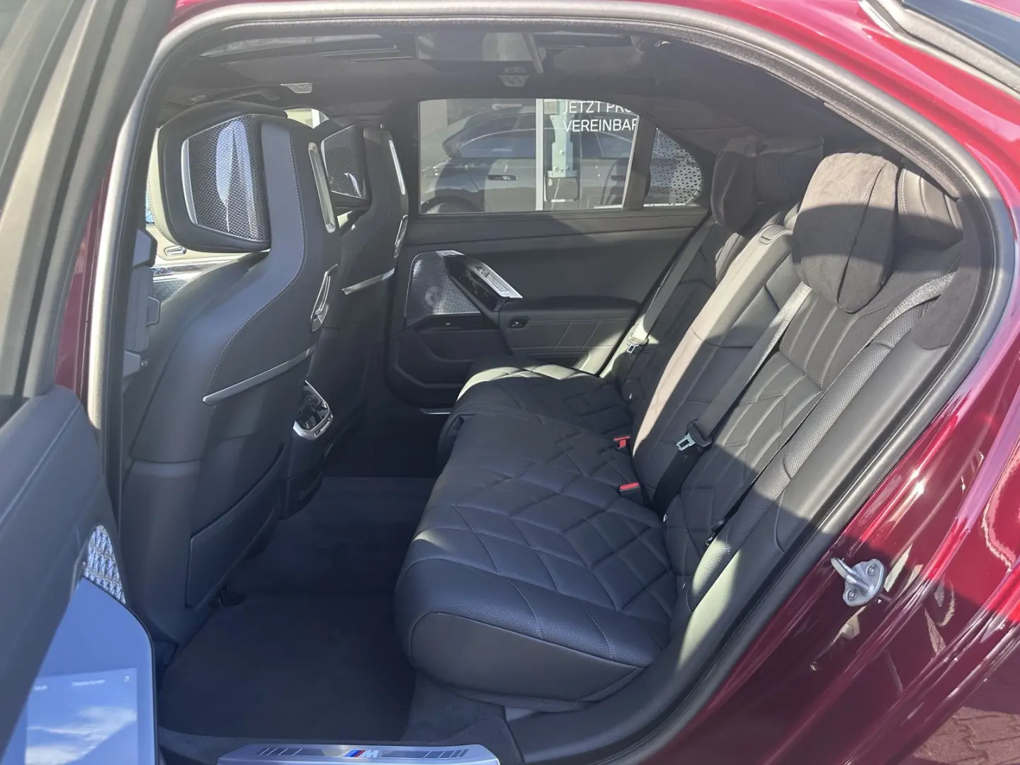 i7 M70 xDrive  B&W FondEntert UPE  EUR 217.630 -