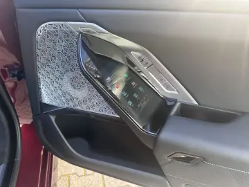 i7 M70 xDrive  B&W FondEntert UPE  EUR 217.630 -