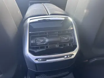 i7 M70 xDrive  B&W FondEntert UPE  EUR 217.630 -