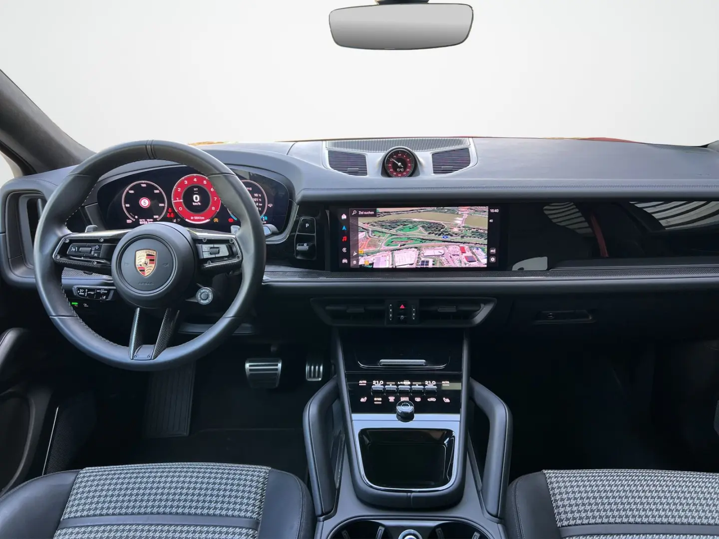 Cayenne GTS Coupe   PDCC   Hinterachslenkung