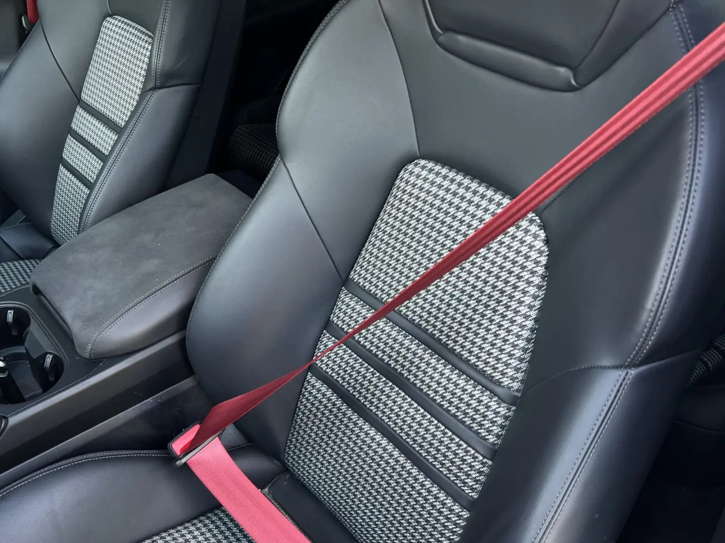 Cayenne GTS Coupe   PDCC   Hinterachslenkung