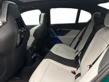 M5 xDrive Plug-In 727HP PANO B&O M-Drive Pro VAT