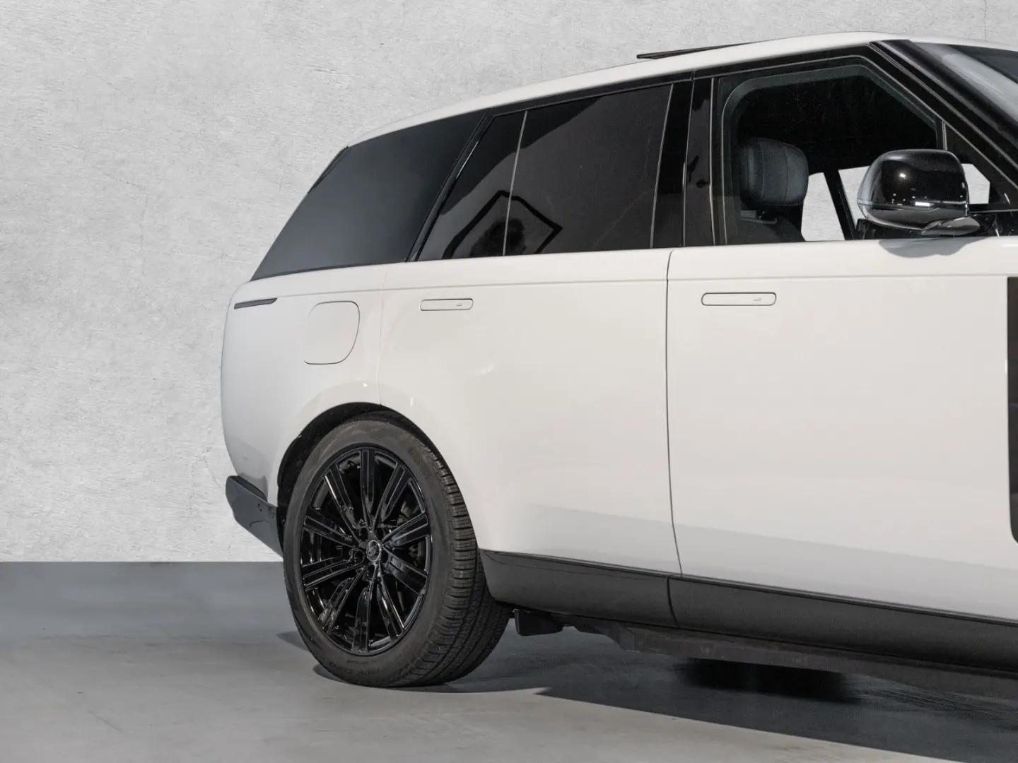 Range Rover P550e Autobiography  Shadow Line