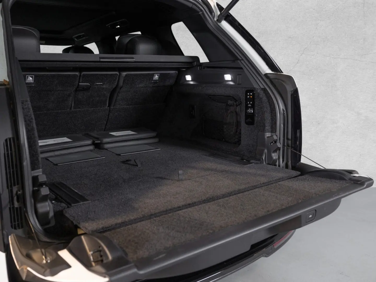 Range Rover P550e Autobiography  Shadow Line