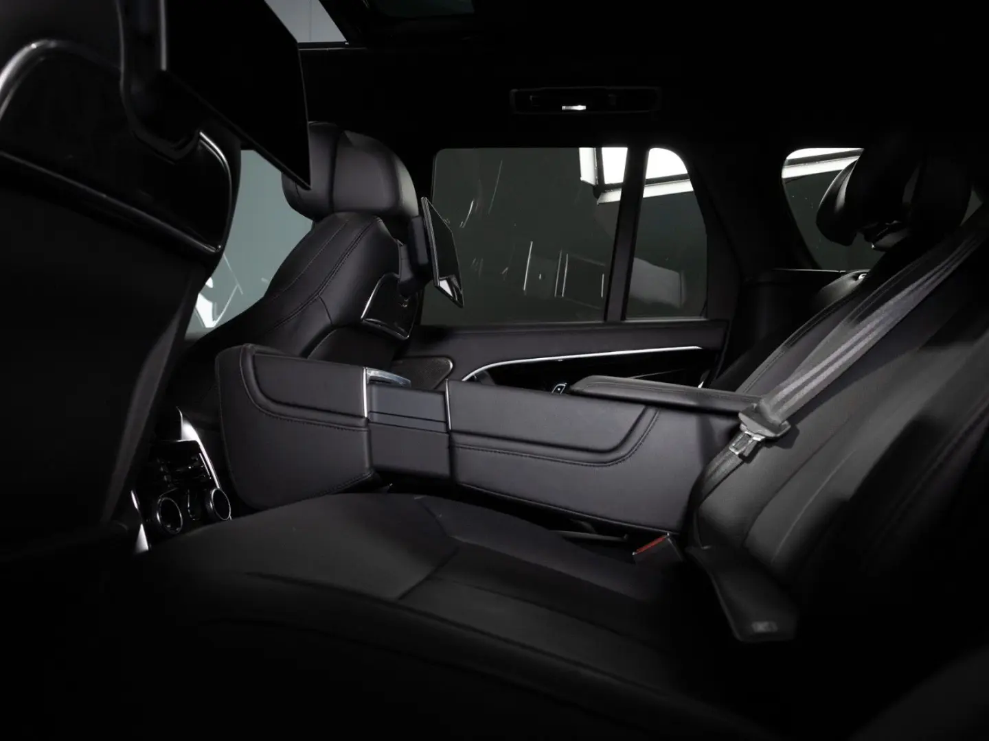 Range Rover P550e Autobiography  Shadow Line