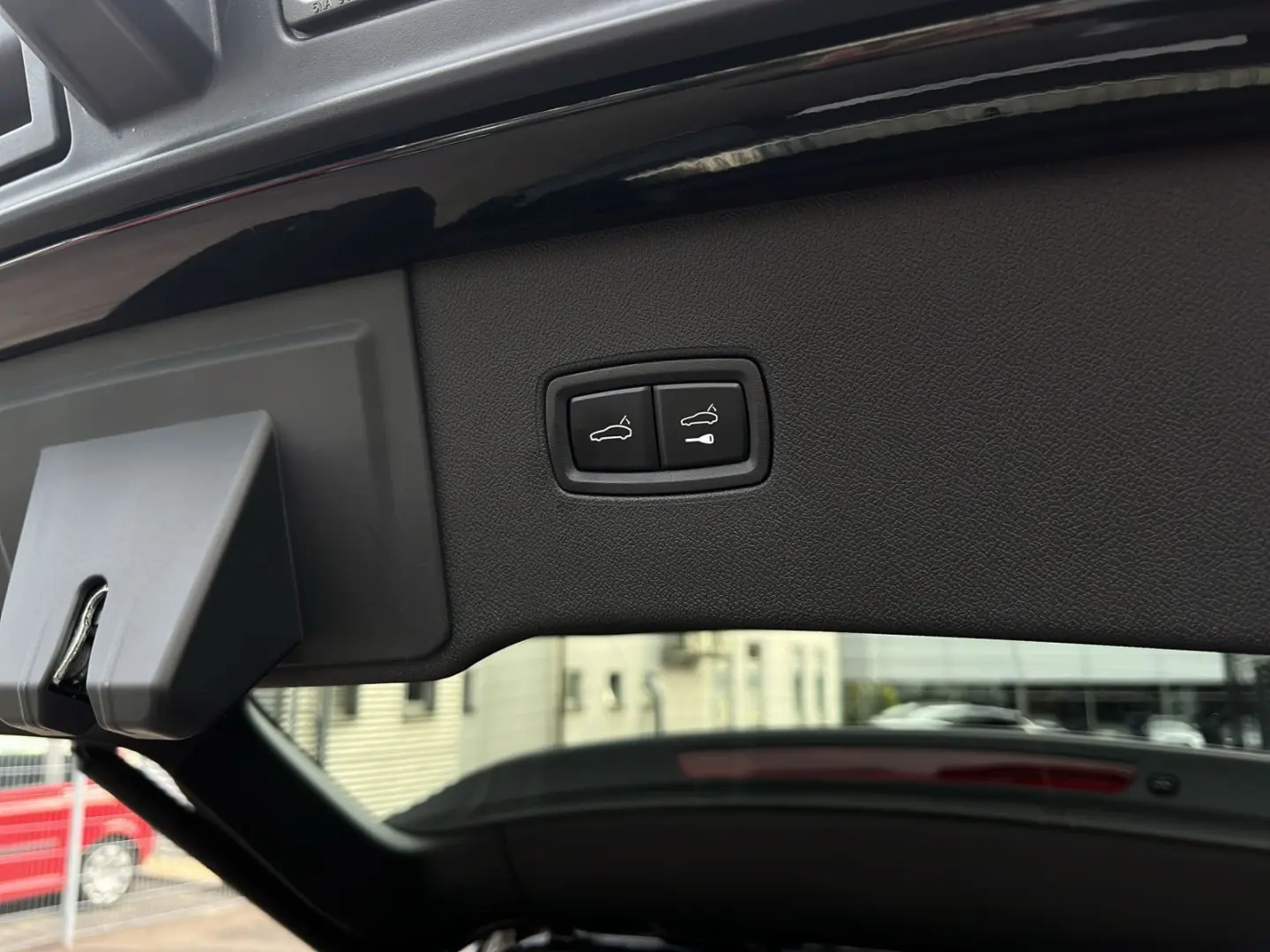 Cayenne Privacy  PASM  Privacy  90l  Pano.  18-W