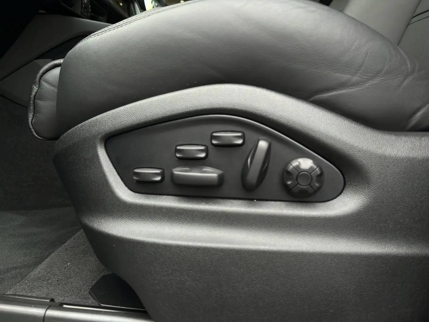 Cayenne Privacy  PASM  Privacy  90l  Pano.  18-W