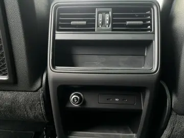 Cayenne Privacy  PASM  Privacy  90l  Pano.  18-W