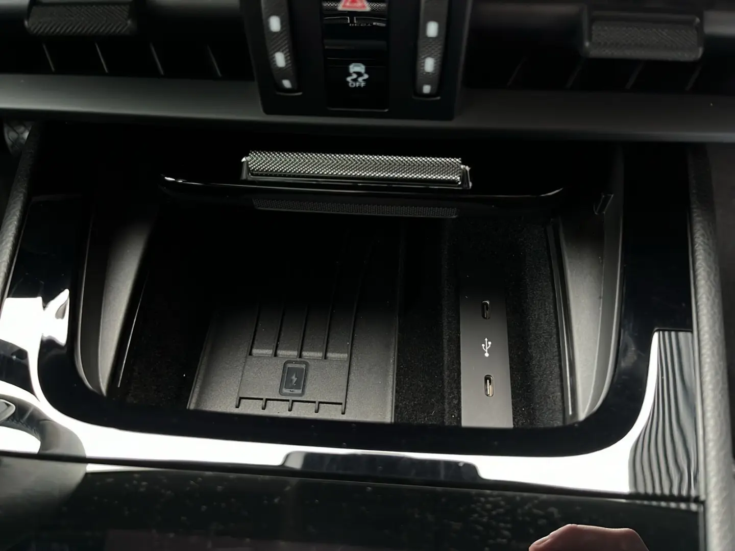 Cayenne Privacy  PASM  Privacy  90l  Pano.  18-W