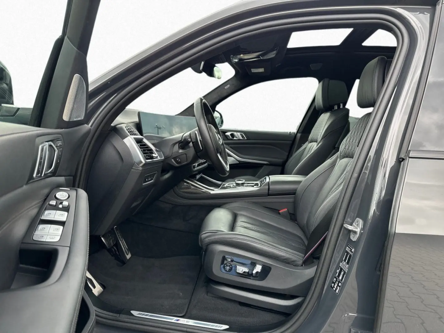 X7 xDri 40d M Sport Pro Executive B&W Sky Iconic