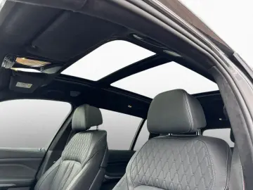 X7 xDri 40d M Sport Pro Executive B&W Sky Iconic