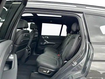 X7 xDri 40d M Sport Pro Executive B&W Sky Iconic