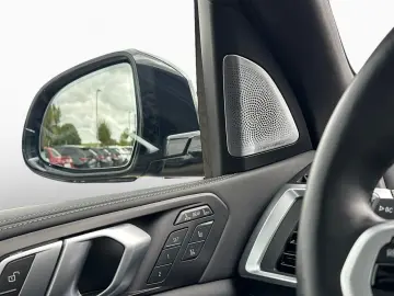 X7 xDri 40d M Sport Pro Executive B&W Sky Iconic