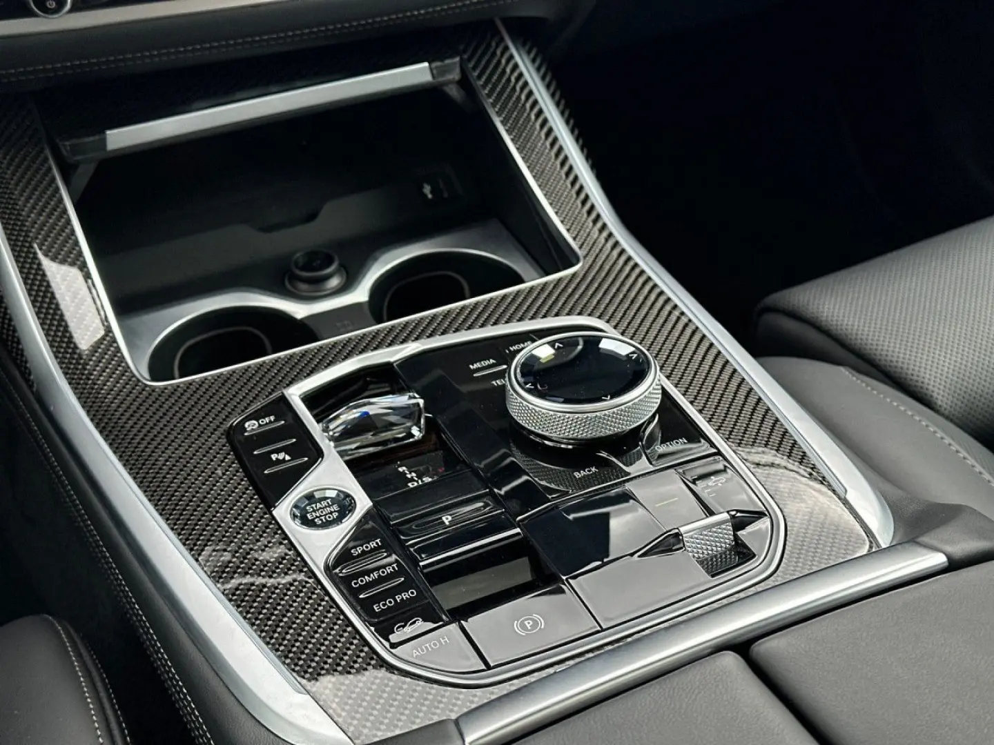 X7 xDri 40d M Sport Pro Executive B&W Sky Iconic