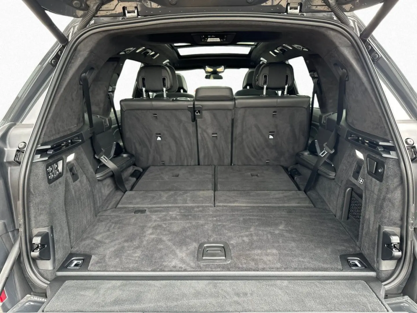 X7 xDri 40d M Sport Pro Executive B&W Sky Iconic