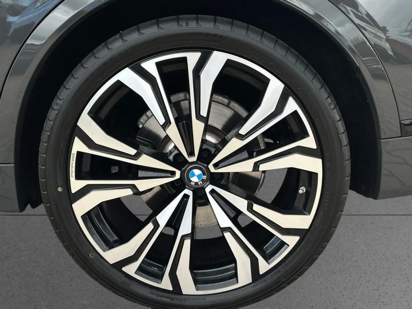 X7 xDri 40d M Sport Pro Executive B&W Sky Iconic