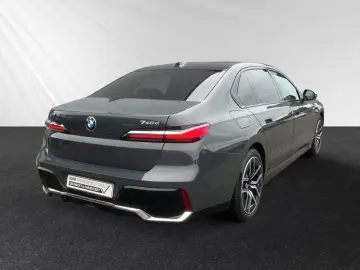 740d xDrive M Sport SkyLounge Standhzg. Autobahn