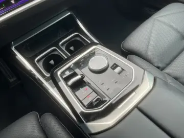 740d xDrive M Sport SkyLounge Standhzg. Autobahn