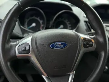 Ford Tourneo Courier 1.0 EcoBoost Titanium