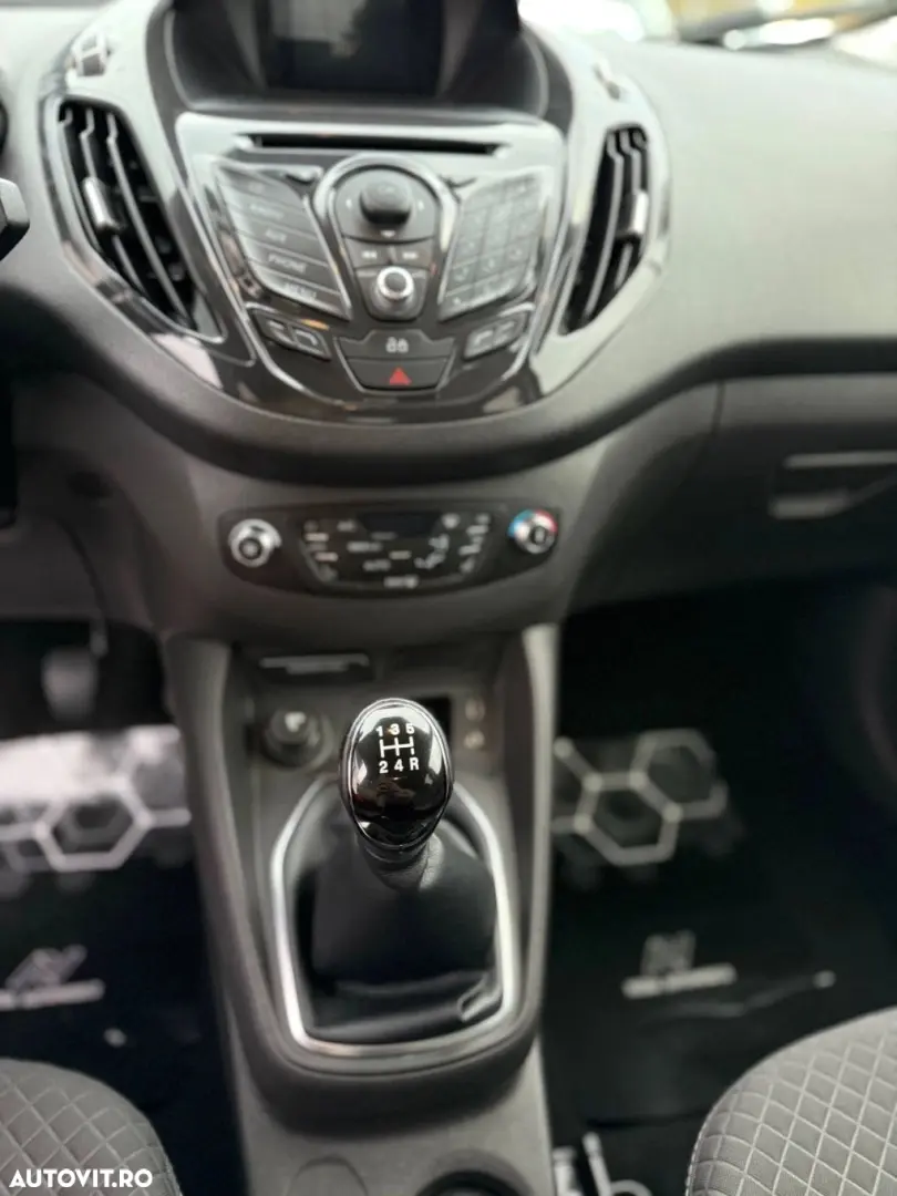 Ford Tourneo Courier 1.0 EcoBoost Titanium