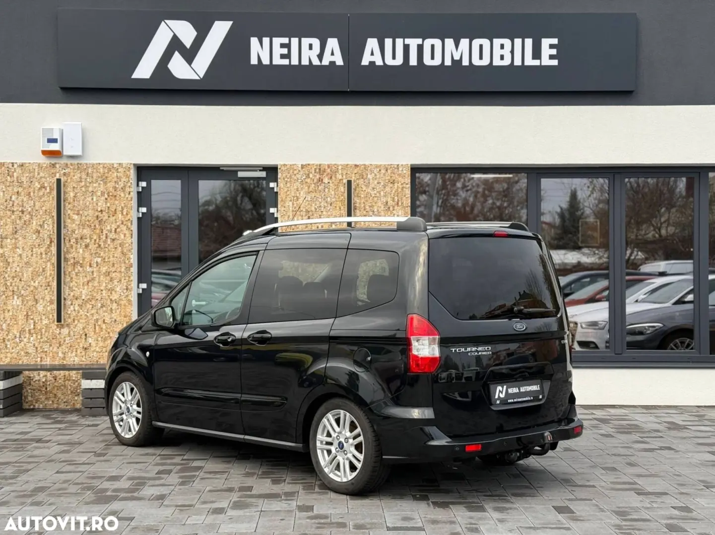 Ford Tourneo Courier 1.0 EcoBoost Titanium