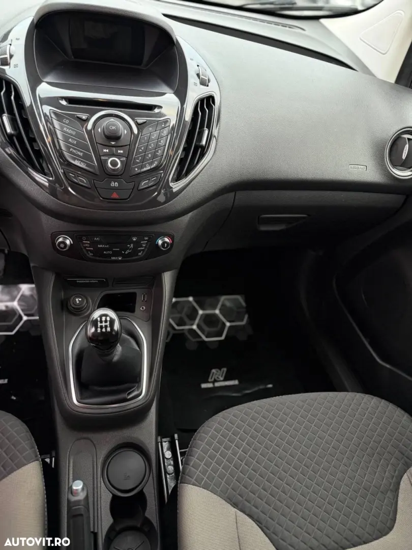 Ford Tourneo Courier 1.0 EcoBoost Titanium