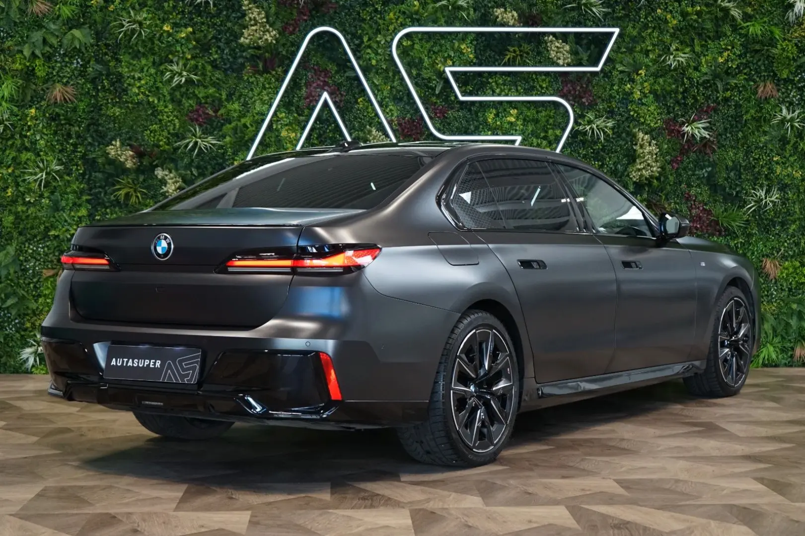 740dxDRIVE B&W INDIVIDUAL TOW SERVICE 86.529€NET