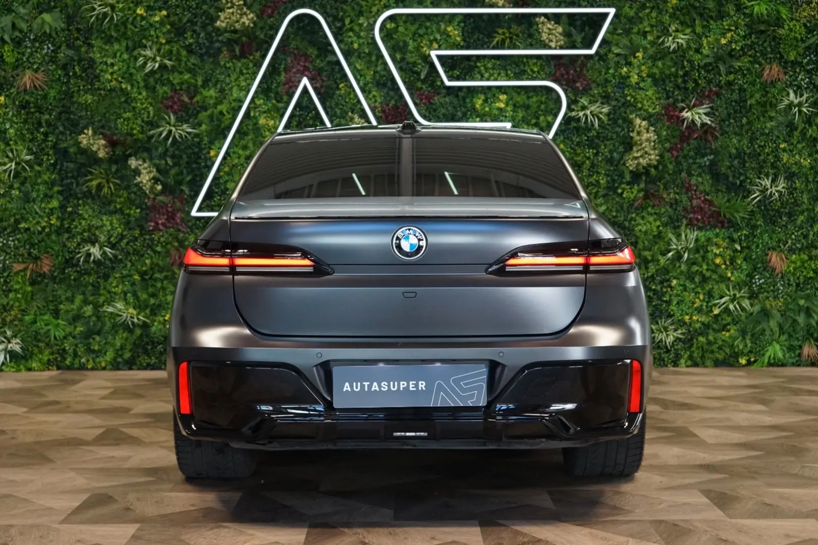 740dxDRIVE B&W INDIVIDUAL TOW SERVICE 86.529€NET