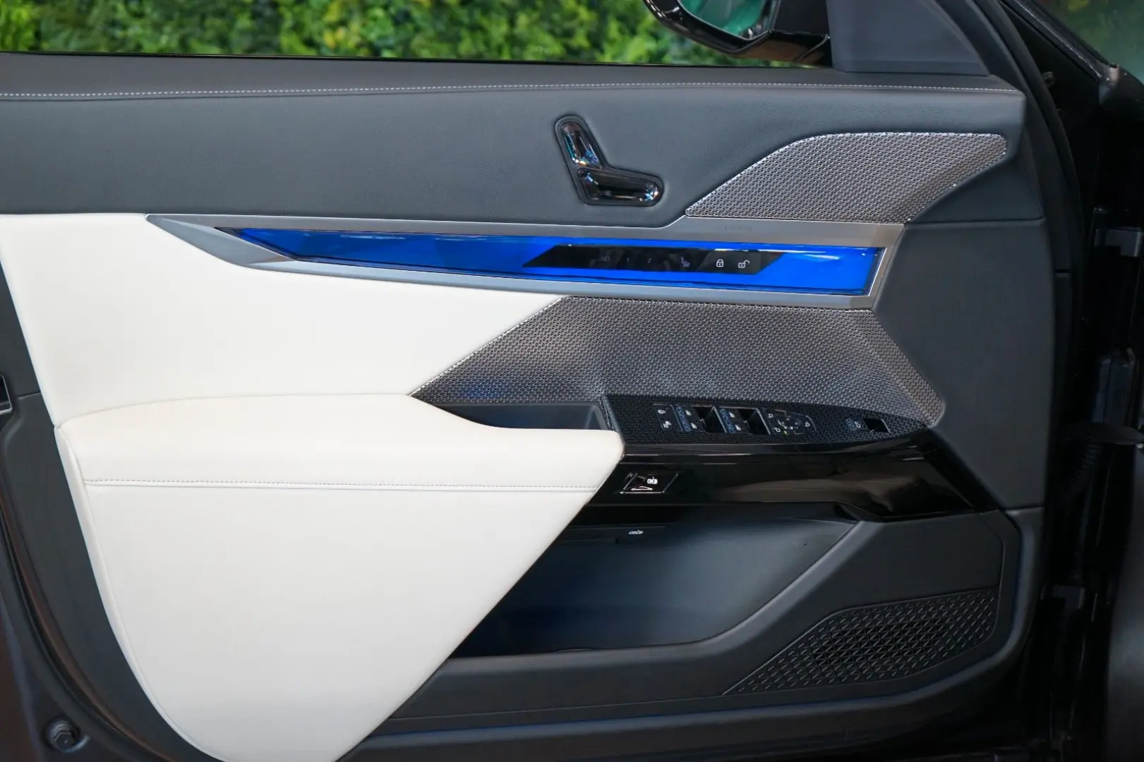 740dxDRIVE B&W INDIVIDUAL TOW SERVICE 86.529€NET