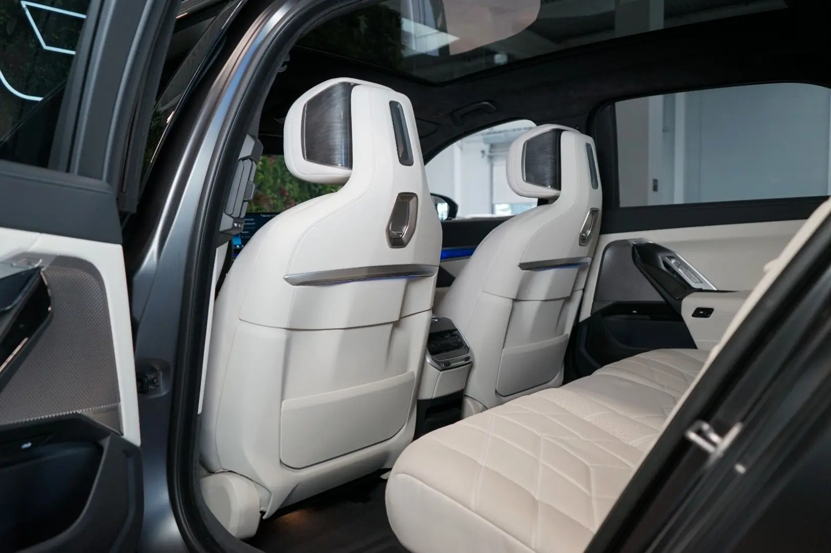 740dxDRIVE B&W INDIVIDUAL TOW SERVICE 86.529€NET