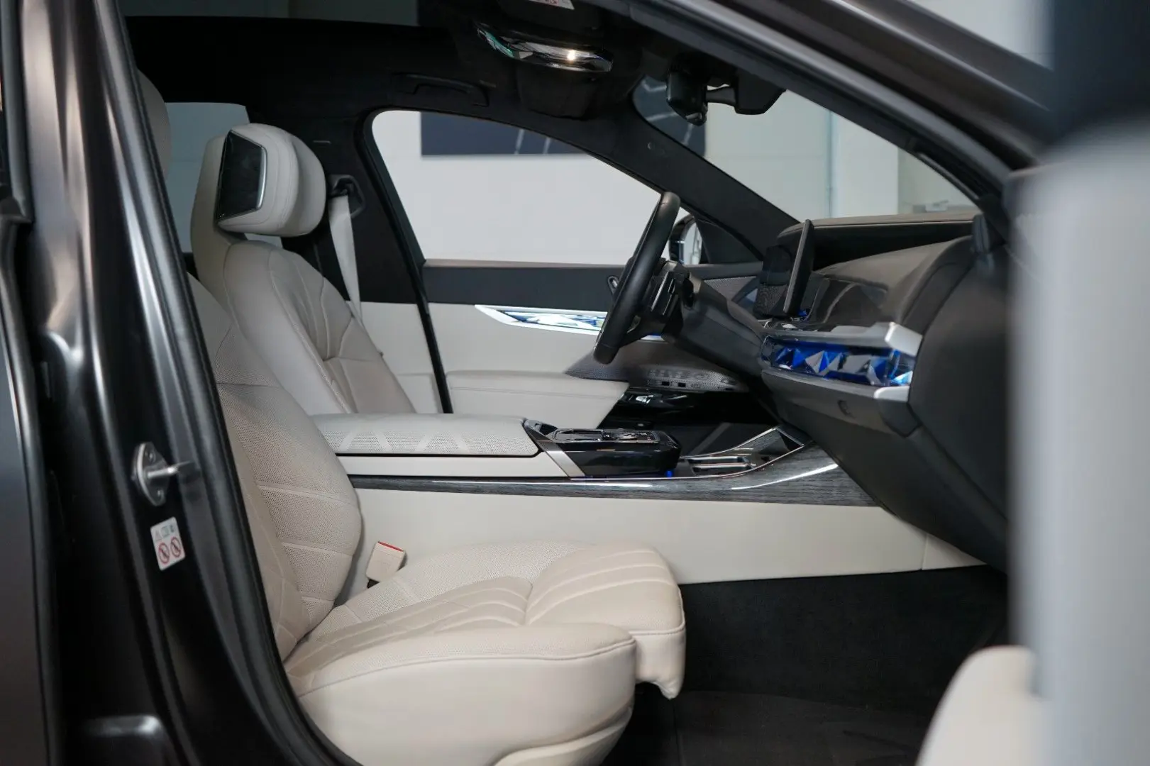 740dxDRIVE B&W INDIVIDUAL TOW SERVICE 86.529€NET