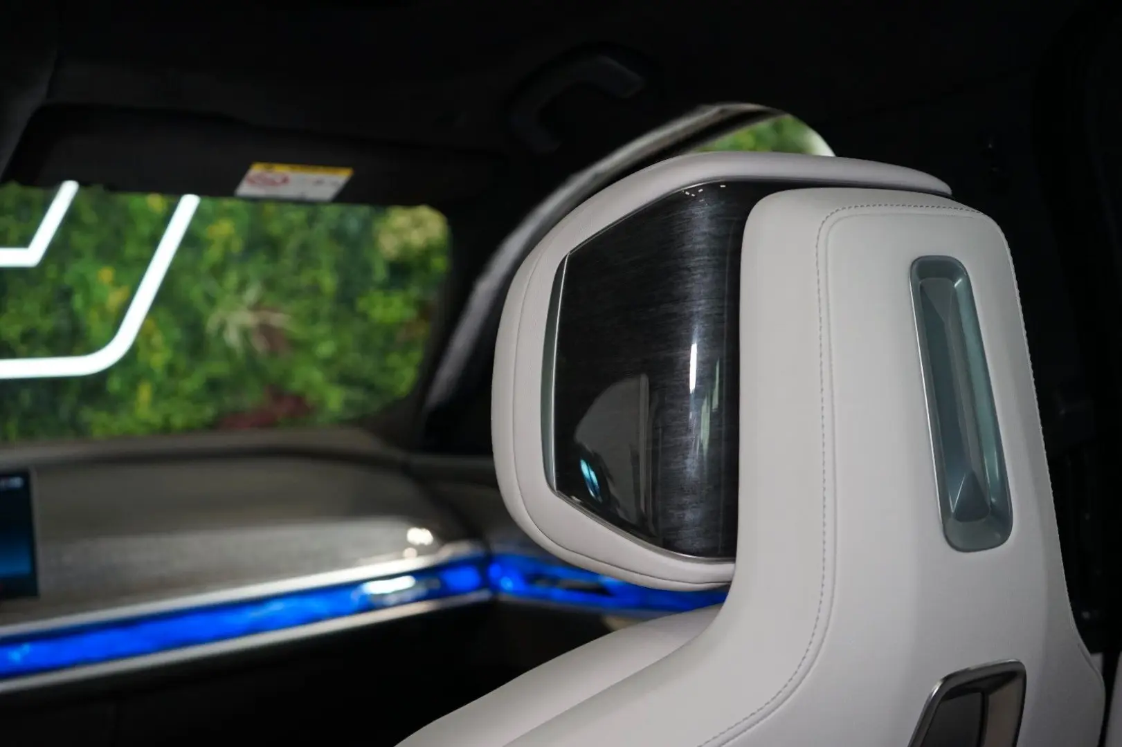 740dxDRIVE B&W INDIVIDUAL TOW SERVICE 86.529€NET