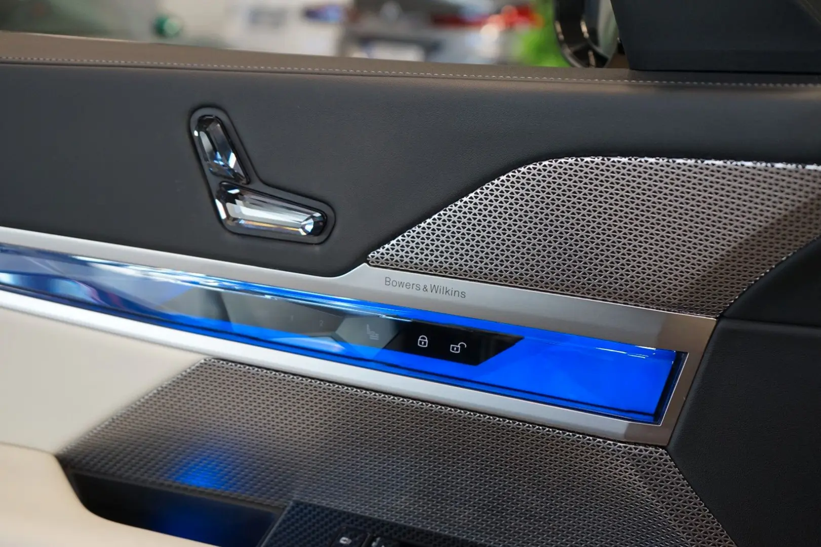 740dxDRIVE B&W INDIVIDUAL TOW SERVICE 86.529€NET