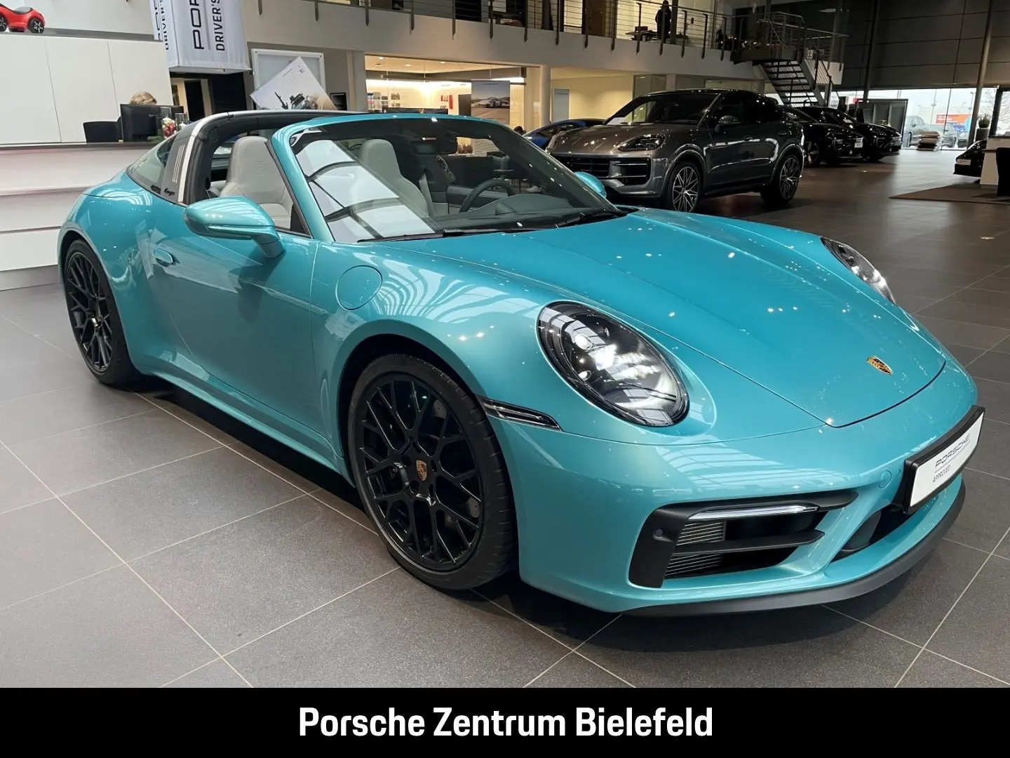 992 911 Targa 4 GTS Ipanemablau HA-Lenkung BOSE