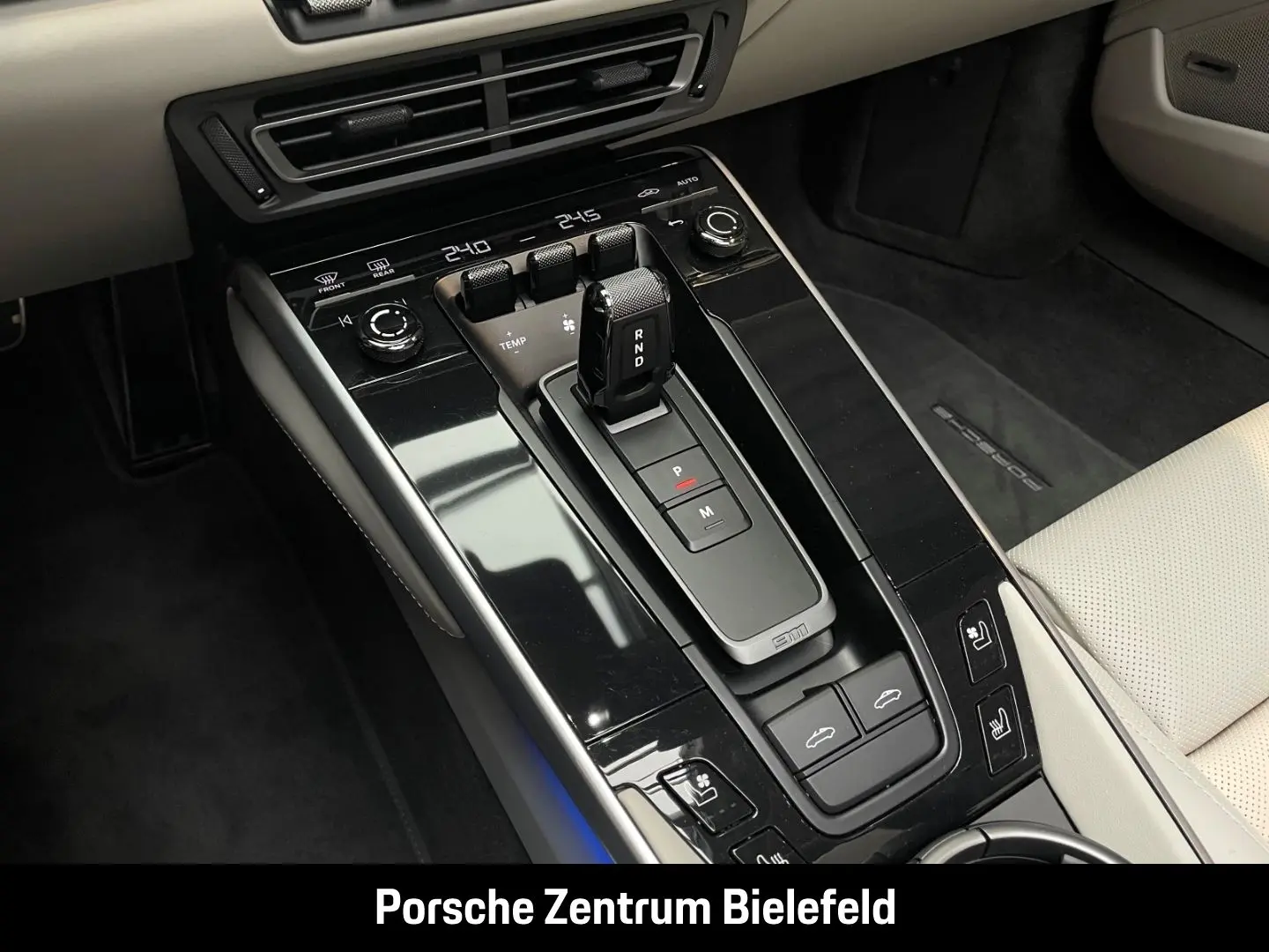 992 911 Targa 4 GTS Ipanemablau HA-Lenkung BOSE