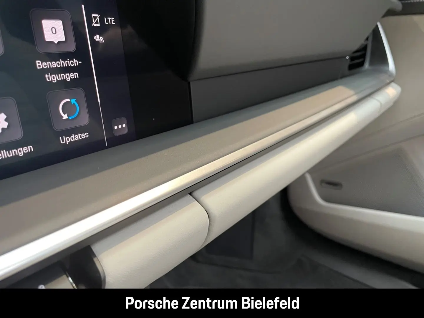 992 911 Targa 4 GTS Ipanemablau HA-Lenkung BOSE