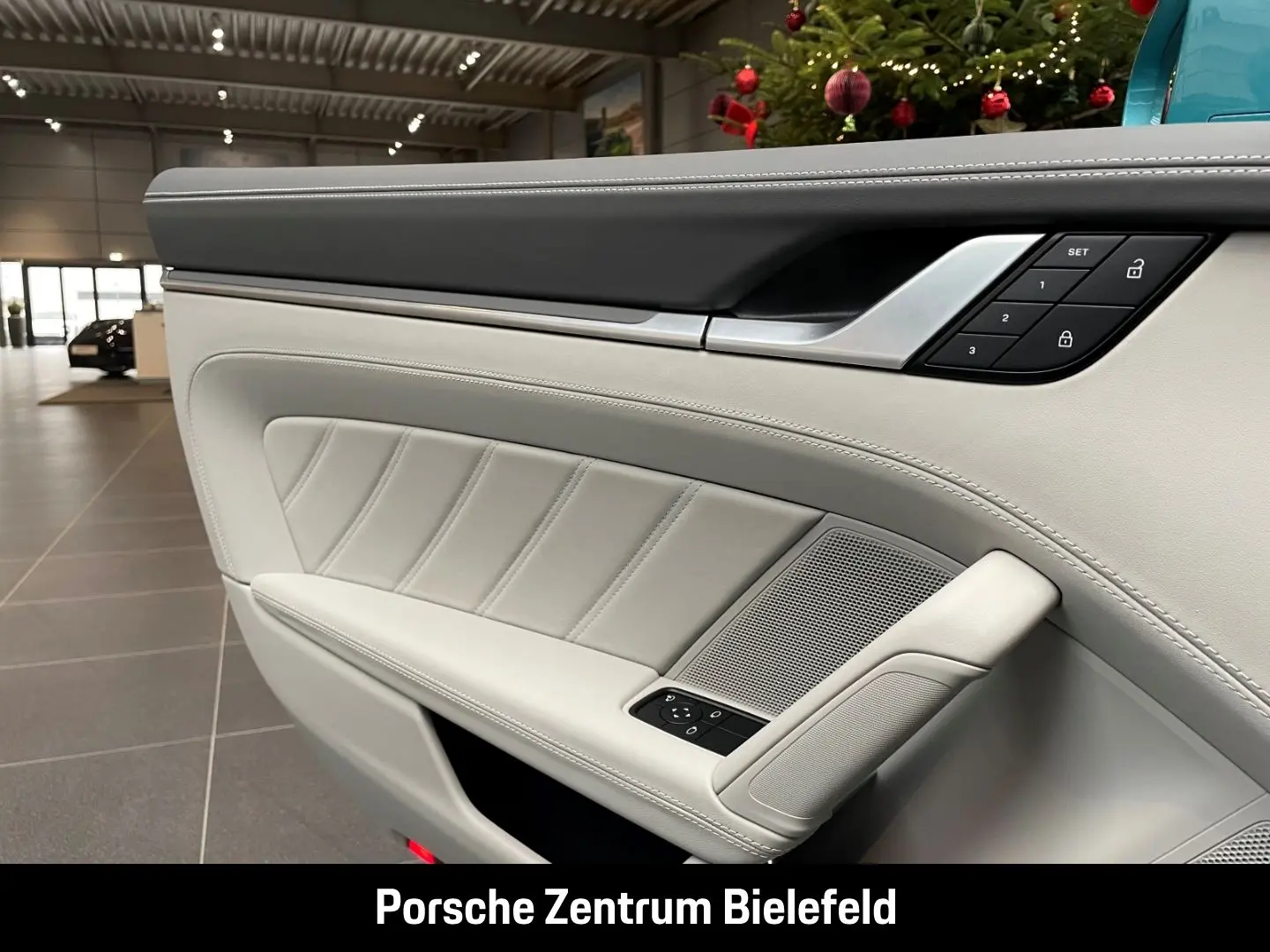 992 911 Targa 4 GTS Ipanemablau HA-Lenkung BOSE