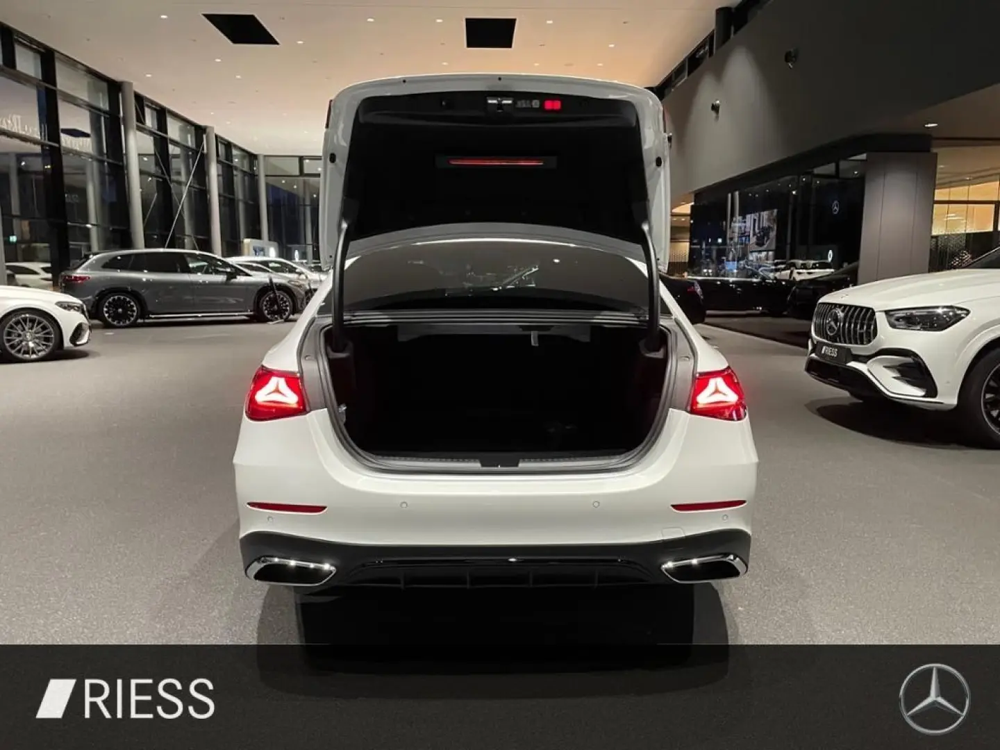 E 450 4M AMG AIRMATIC PANO AHK STDHZG HEAD UP