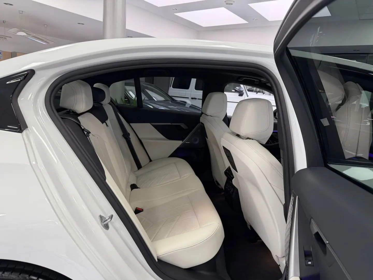 550 e xD M-Sport Pro PANO B&W ICONIC AHK 360